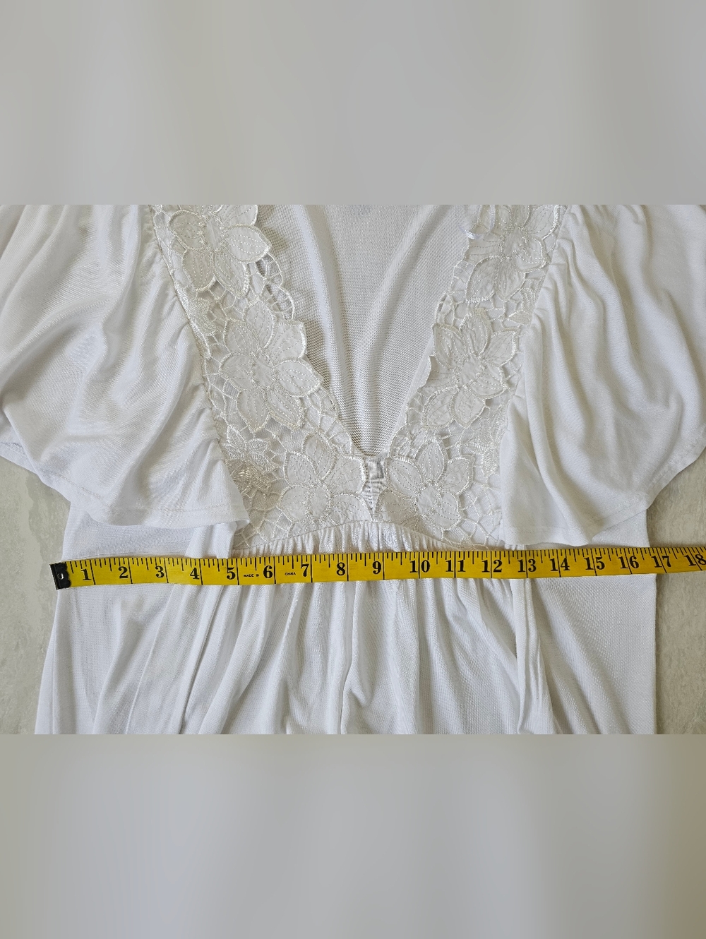 H&M white lace trimmed stretch jersey dress with flutter sleeves - Picture 13 of 16